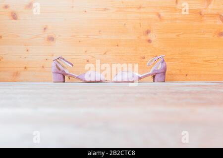 Scarpe da sposa rosa per donne Foto Stock