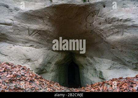 Ha scoperto alcuni vecchi tunnel dalla seconda guerra mondiale nell'alta Svevia dagli agricoltori e dai civili. Foto Stock