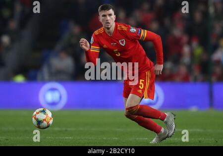 Chris Mepham del Galles durante la partita di qualificazione UEFA euro 2020 al Cardiff City Stadium. Foto Stock