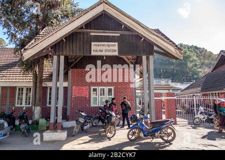 Kalaw, MYANMAR - 20 GENNAIO 2020: Stazione ferroviaria di Kalaw a Kalaw Township nel distretto di Taunggyi, Stato di Shan, Myanmar Foto Stock