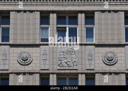 Fresko, Architektur, Karl-Marx-Allee, Friedrichshain di Berlino, Deutschland Foto Stock