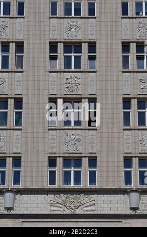 Fresko, Architektur, Karl-Marx-Allee, Friedrichshain di Berlino, Deutschland Foto Stock