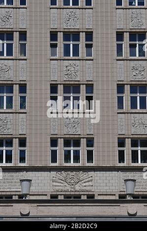 Fresko, Architektur, Karl-Marx-Allee, Friedrichshain di Berlino, Deutschland Foto Stock