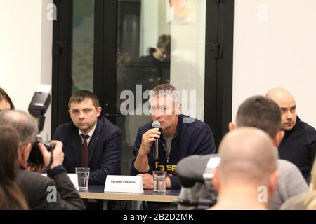 Syktyvkar, Repubblica Komi, Russia. 12-15-2019. Mikhail Svetov, Eugene Roizman e altri. Discorsi pubblici: Grida come un esempio di coraggio civico. Foto Stock