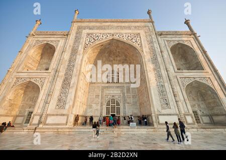 Taj Mahal alla luce del mattino, Agra, Uttar Pradesh, India Foto Stock