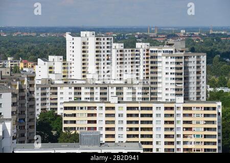 Hochhaeuser, Fritz-Erler-Allee, Gropiusstadt, Neukoelln, Berlino, Deutschland Foto Stock