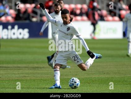 Washington, DC, USA. 29th Feb, 2020. 20200229 - il centrocampista di Colorado Rapids YOUNGES NAMLI (21) scatta un colpo contro D.C. Unito nella seconda metà a Audi Field a Washington. Credit: Chuck Myers/Zuma Wire/Alamy Live News Foto Stock