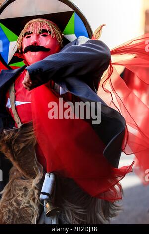 il ballerino del chivarrudo è un personaggio molto popolare di carnevale nel sud dello stato di tlaxcala Foto Stock