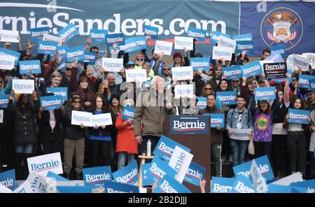 Salt Lake City, Stati Uniti. 02nd Mar, 2020. Il senatore Bernie Sanders sul palco parla a un Rally presso lo Utah state Fair Park il 2 marzo 2020 a Salt Lake City, Utah. Credito: Julie Shipman/The Photo Access/Alamy Live News Foto Stock