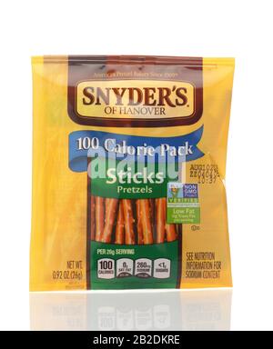 Irvine, CALIFORNIA - 22 MAGGIO 2019: Un pacchetto di Snyders of Hanover Pretzel Sticks. Foto Stock