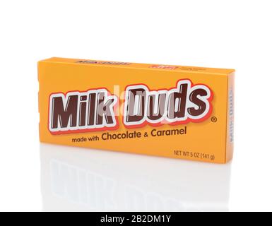Irvine, CALIFORNIA - 12 DICEMBRE 2014: Una scatola di Latte Dudi Candy. Prodotte dalla Hershey Company, le caramelle al caramello e al cioccolato sono una p Foto Stock