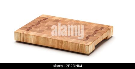 Tagliere per blocchi di legno con macellaio isolato su sfondo bianco. Profondità Di Campo Elevata. Foto Stock