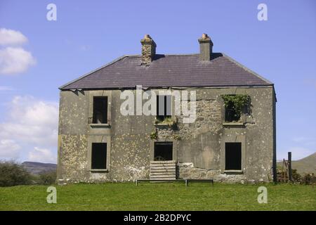 Fattoria derelict nella contea rurale Leitrim, Irlanda Foto Stock