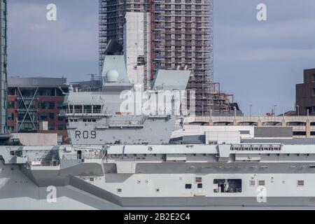 Liverpool, REGNO UNITO - 1st MARZO 2020: Vista ravvicinata del ponte sull'HMS Prince of Wales Foto Stock