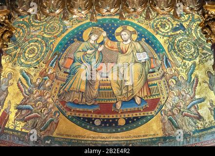 Il mosaico di Jacopo Torriti "l'incoronazione della Vergine Maria" (1296) nell'abside della Basilica Papale di Santa Maria maggiore, Roma, Italia Foto Stock