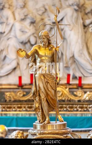Statua di Cristo dorato alla Basilica Papale di Santa Maria maggiore, Roma Foto Stock