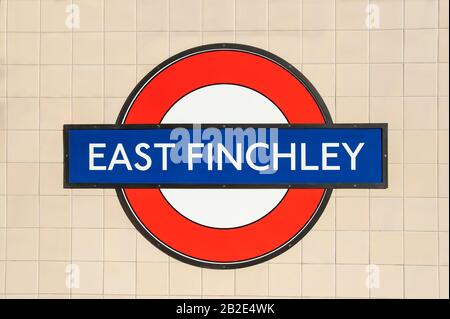 Segnale della metropolitana per la stazione di East Finchley a Londra Foto Stock