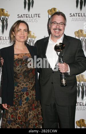 Radha Mitchell , vince Gilligan 03/01/2020 24th Annual satellite Awards - Sala Stampa presso il Viceroy l'Ermitage Beverly Hills di Beverly Hills, CA. Foto di I. Hasegawa / HNW / PictureLux Foto Stock