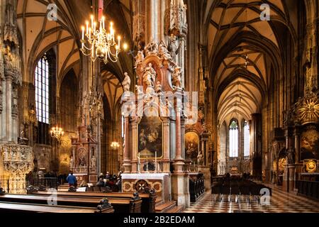 L'interno della Cattedrale di Santo Stefano si trova nel centro di Vienna, in Austria. Foto Stock