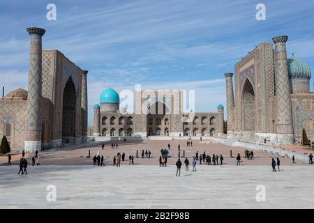 Il Registan, il cuore antico della città di Samarcanda - Uzbekistan Foto Stock