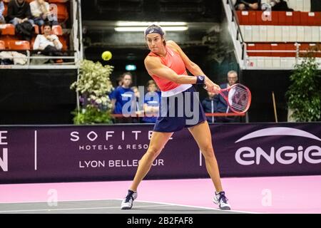 Il 02/03/2020, Gerland, Lyon, Auvergne-Rhône-Alpes, Francia. Prima edizione del torneo femminile di tennis "l'Open 6ème Sens" al Palais des Sports Foto Stock