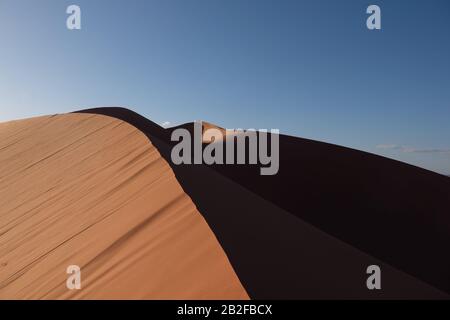 Avventure a Tassili n'Ajjer, sito patrimonio dell'umanità dell'UNESCO nell'Algeria meridionale Foto Stock