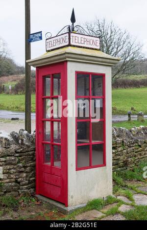 Telefono Tyneham box, chiosco n. 1 Mark 236, Tyneham Village, Dorset, Inghilterra, Regno Unito Foto Stock