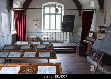 Classe Vittoriana, Tyneham Village School, Dorset, Inghilterra, Regno Unito Foto Stock