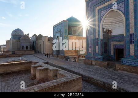 Shah-i-Zinda o Shohizinda (il Re vivente), una necropoli a Samarcanda, Uzbekistan Foto Stock