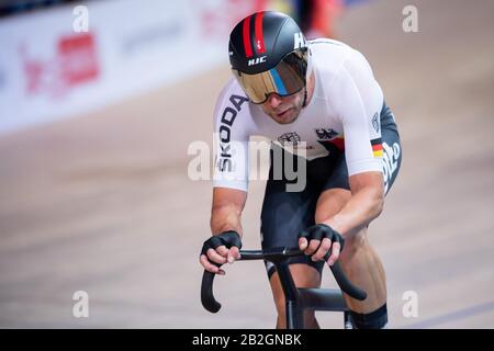 Berlino, Germania. 01st Mar, 2020. Ciclismo/pista: Campionato del mondo, Madison, uomini: Roger Kluge dalla Germania corse in pista. Credito: Sebastian Gollnow/Dpa/Alamy Live News Foto Stock