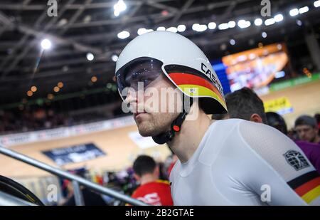 Berlino, Germania. 01st Mar, 2020. Ciclismo/pista: Campionato del mondo, Madison, uomini: Theo Reinhardt dalla Germania va in pista. Credito: Sebastian Gollnow/Dpa/Alamy Live News Foto Stock