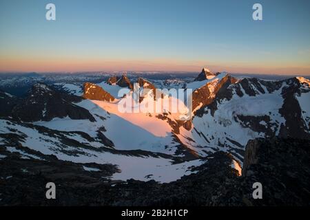 Ultima luce sulle alpi norvegesi Foto Stock