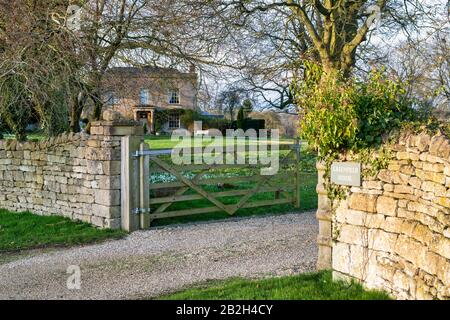 Casa Greenfield nel pomeriggio luce invernale. Guiting Power, Cotswolds, Gloucestershire, Inghilterra Foto Stock