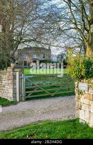 Casa Greenfield nel pomeriggio luce invernale. Guiting Power, Cotswolds, Gloucestershire, Inghilterra Foto Stock