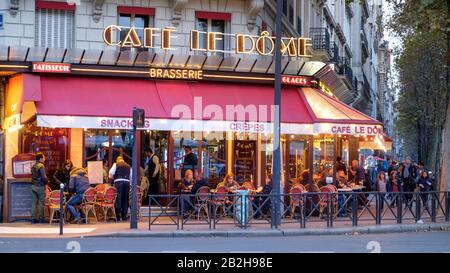 Cafe le Dome, Parigi, Francia Foto Stock