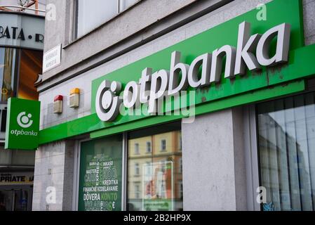 Bratislava, Slovacchia. 29th Feb, 2020. Il logo OTP Banka è raffigurato nella città vecchia. Credit: Omar Marques/Sopa Images/Zuma Wire/Alamy Live News Foto Stock
