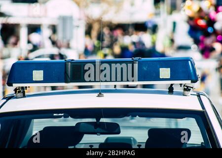 Cipro di Paphos 01 marzo 2020 Vista di un'auto di polizia parcheggiata nelle strade di Paphos nel pomeriggio Foto Stock