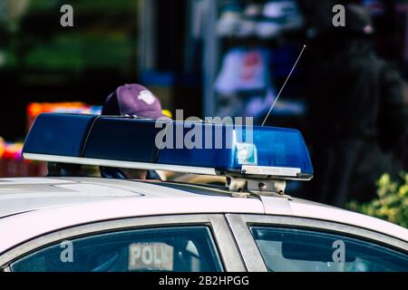 Cipro di Paphos 01 marzo 2020 Vista di un'auto di polizia parcheggiata nelle strade di Paphos nel pomeriggio Foto Stock