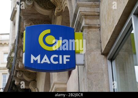 Bordeaux , Aquitaine / France - 10 17 2019 : marchio Macif segno locale agenzia francese mutua assicurazione e società bancaria Foto Stock