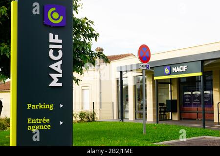 Bordeaux , Aquitaine / France - 10 28 2019 : marchio Macif segno locale negozio agenzia francese mutua assicurazione e banca negozio Foto Stock