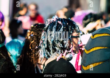 Cipro di Paphos 01 marzo 2020 Vista di persone non identificate che partecipano al carnevale di Paphos nel pomeriggio Foto Stock