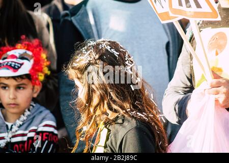 Cipro di Paphos 01 marzo 2020 Vista di persone non identificate che partecipano al carnevale di Paphos nel pomeriggio Foto Stock