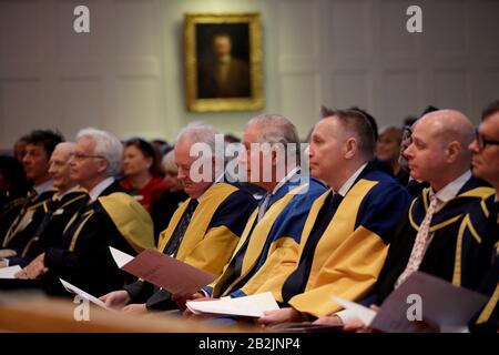 Il Principe di Galles ascolta la musica che viene eseguita mentre siede affiancato dal Direttore Professor Colin Lawson (centro a sinistra) e dal Presidente Lord Black di Brentwood (centro a destra) durante i premi annuali del Royal College of Music a Londra. Foto PA. Data Immagine: Martedì 3 Marzo 2020. Vedi la storia di PA ROYAL Charles. Photo credit dovrebbe leggere: Matt Dunham/PA Wire Foto Stock