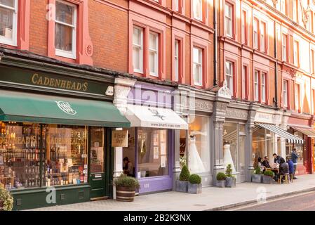 Piccoli negozi e boutique di Chiltern Street, Marylebone, London, England, Regno Unito Foto Stock
