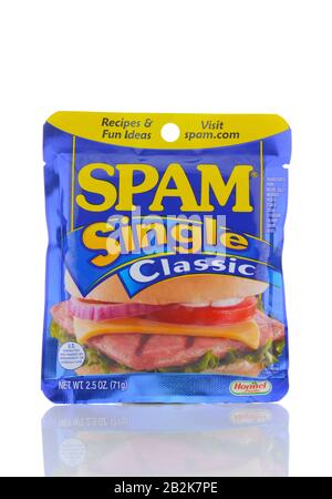 Irvine, CALIF - 12 SETTEMBRE 2018: Spam Singles. Un pacchetto di servizio singolo del popolare prodotto di prosciutto speziato. Foto Stock