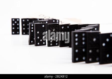 Tessere Domino disposte in ordine Foto Stock