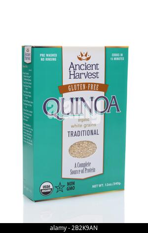 Irvine, CALIFORNIA - 14 LUGLIO 2014: Una scatola di Ancient Harvest Quinoa. Quinoa è un grano sudamericano conosciuto come 'il grano della madre 'ai boliviani ed è Foto Stock