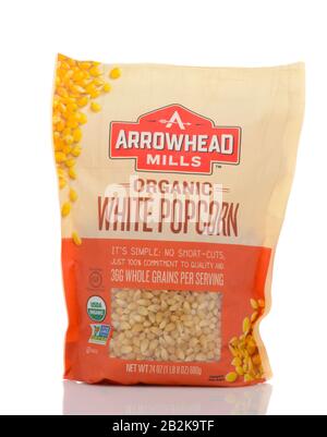 Irvine, CALIFORNIA - 22 MAGGIO 2019: Una borsa di Arrowhead Mills Organic White Popcorn. Foto Stock