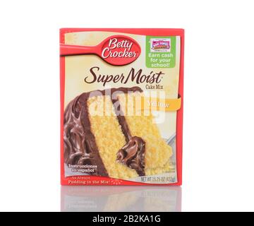 Irvine, Ca - 05 Gennaio 2014: Betty Crocker Super Umido Yellow Cake Mix. Betty Crocker è un marchio e marchio di fabbrica di General Mills. Foto Stock