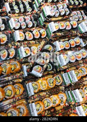 Hong Kong, novembre 2019: Sushi in vendita al supermercato, Hong Kong Foto Stock